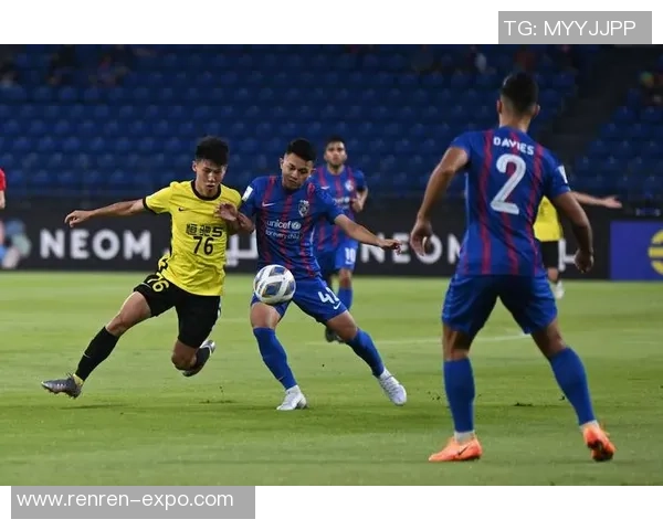 萨德与纳萨夫的激烈对决揭示了足球战术与团队合作的重要性 萨德与纳萨夫的激烈对决揭示了足球战术与团队合作的重要性